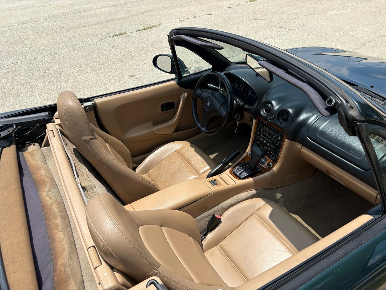 Mazda MX-5 Miata 2dr Convertible 1999