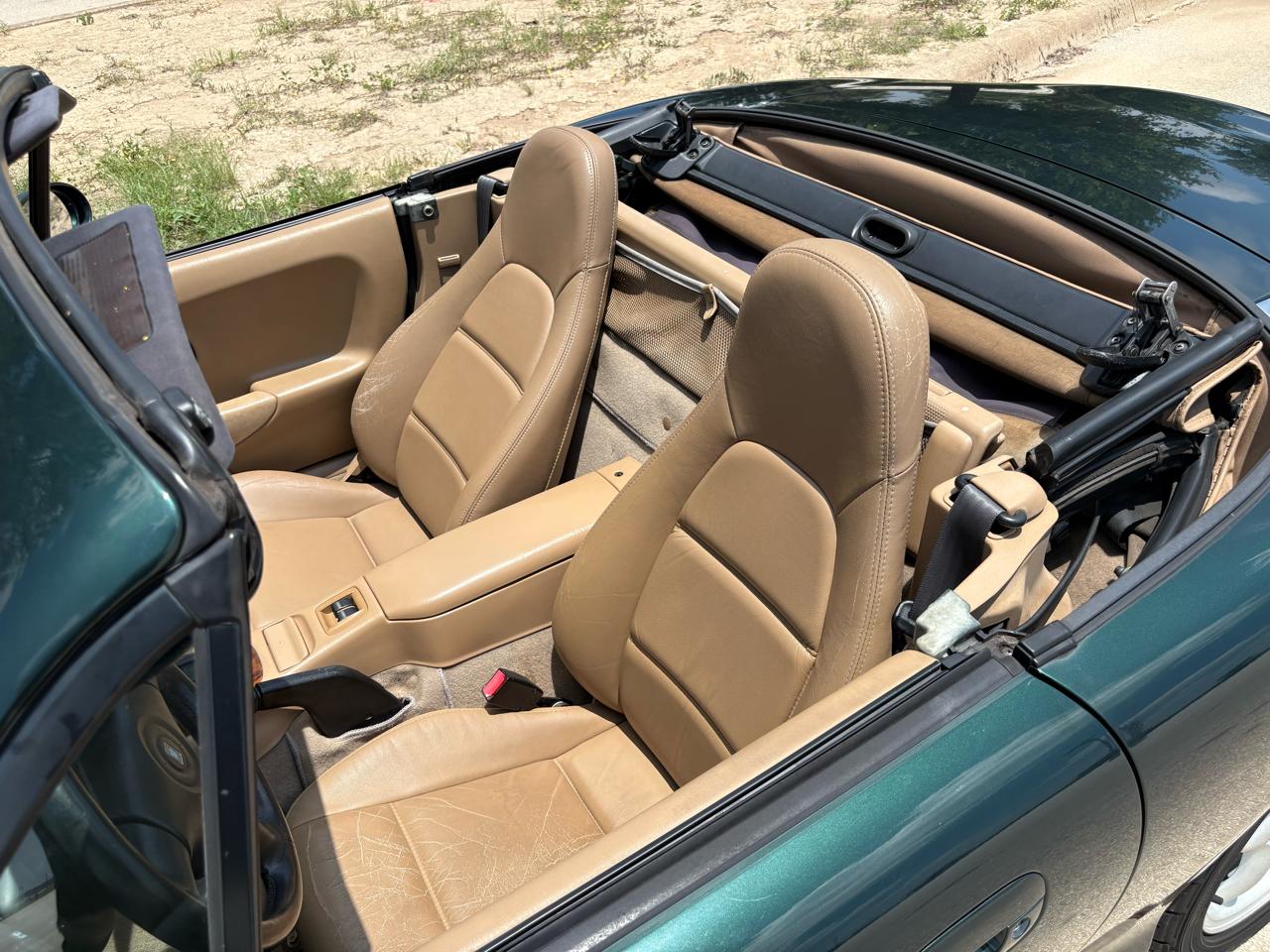 Mazda MX-5 Miata 2dr Convertible 1999