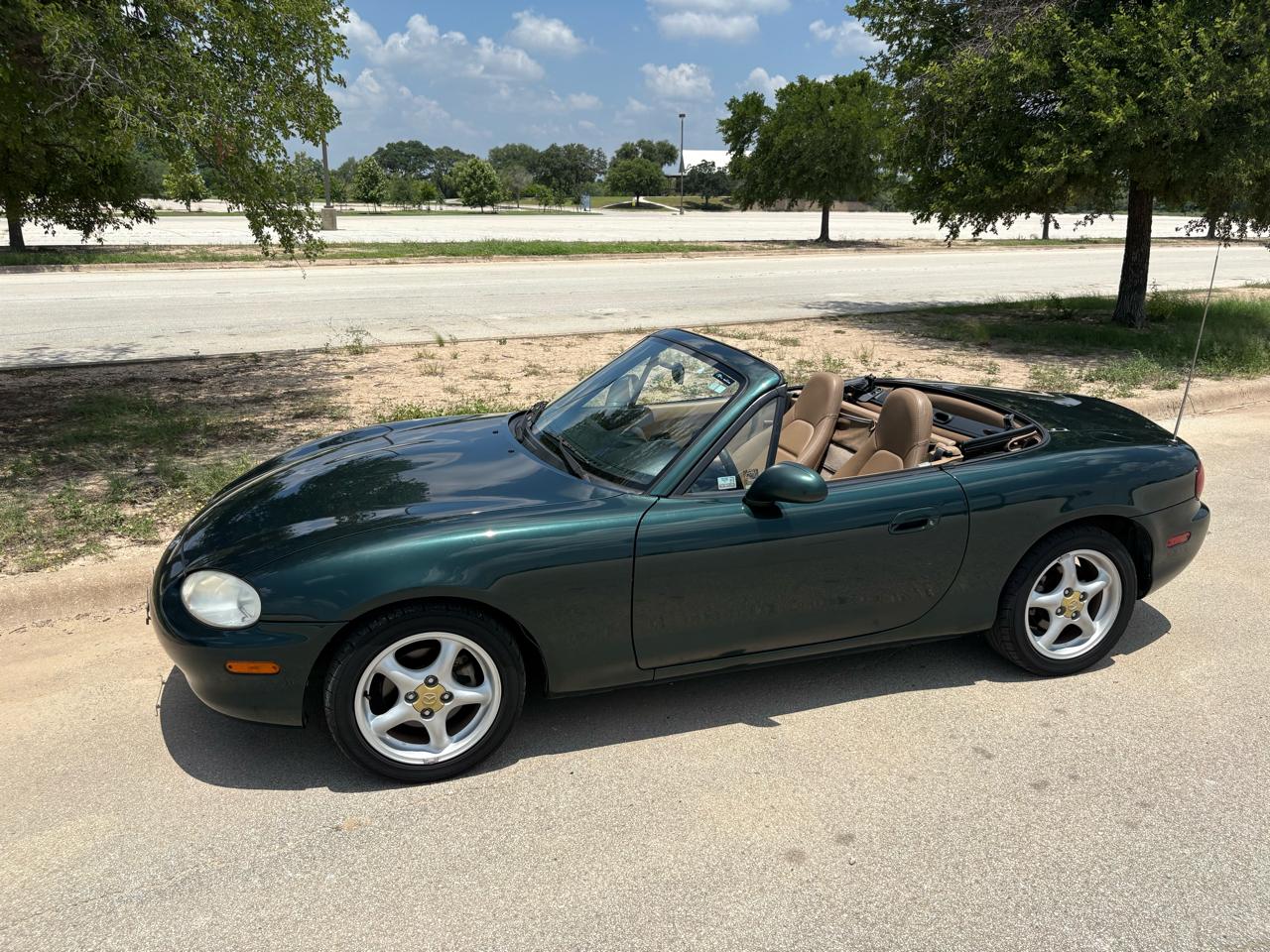 Mazda MX-5 Miata 2dr Convertible 1999