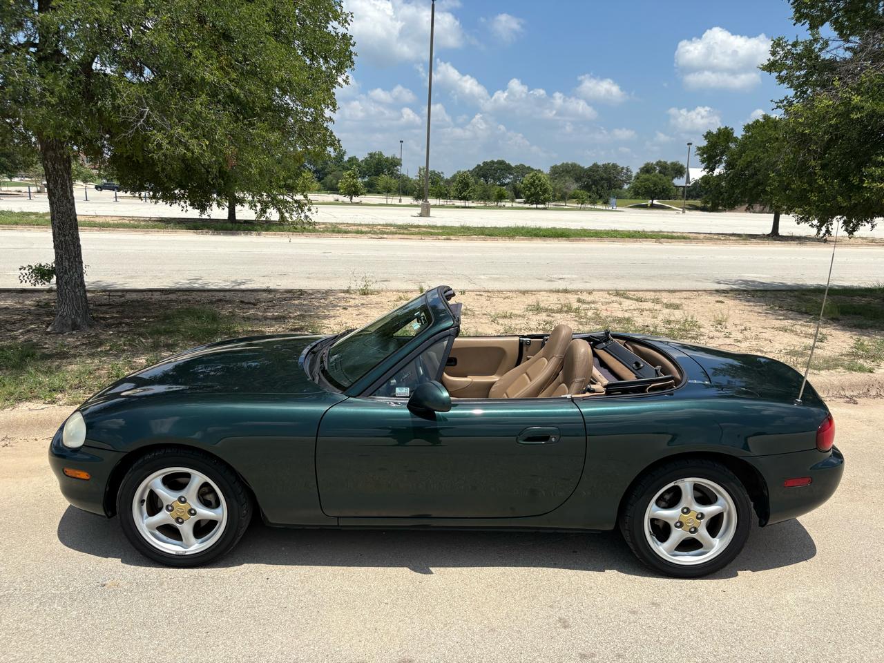 Mazda MX-5 Miata 2dr Convertible 1999