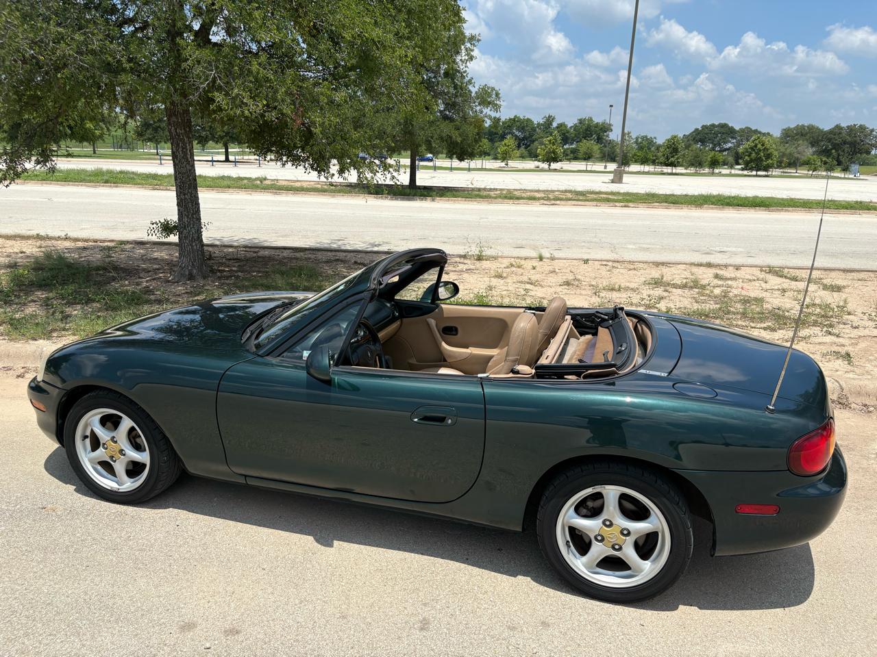 Mazda MX-5 Miata 2dr Convertible 1999