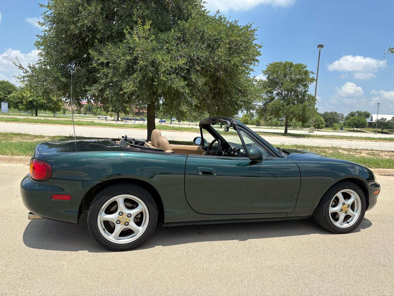 Mazda MX-5 Miata 2dr Convertible 1999