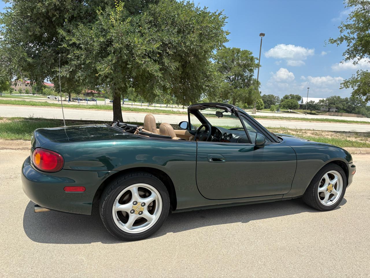 Mazda MX-5 Miata 2dr Convertible 1999