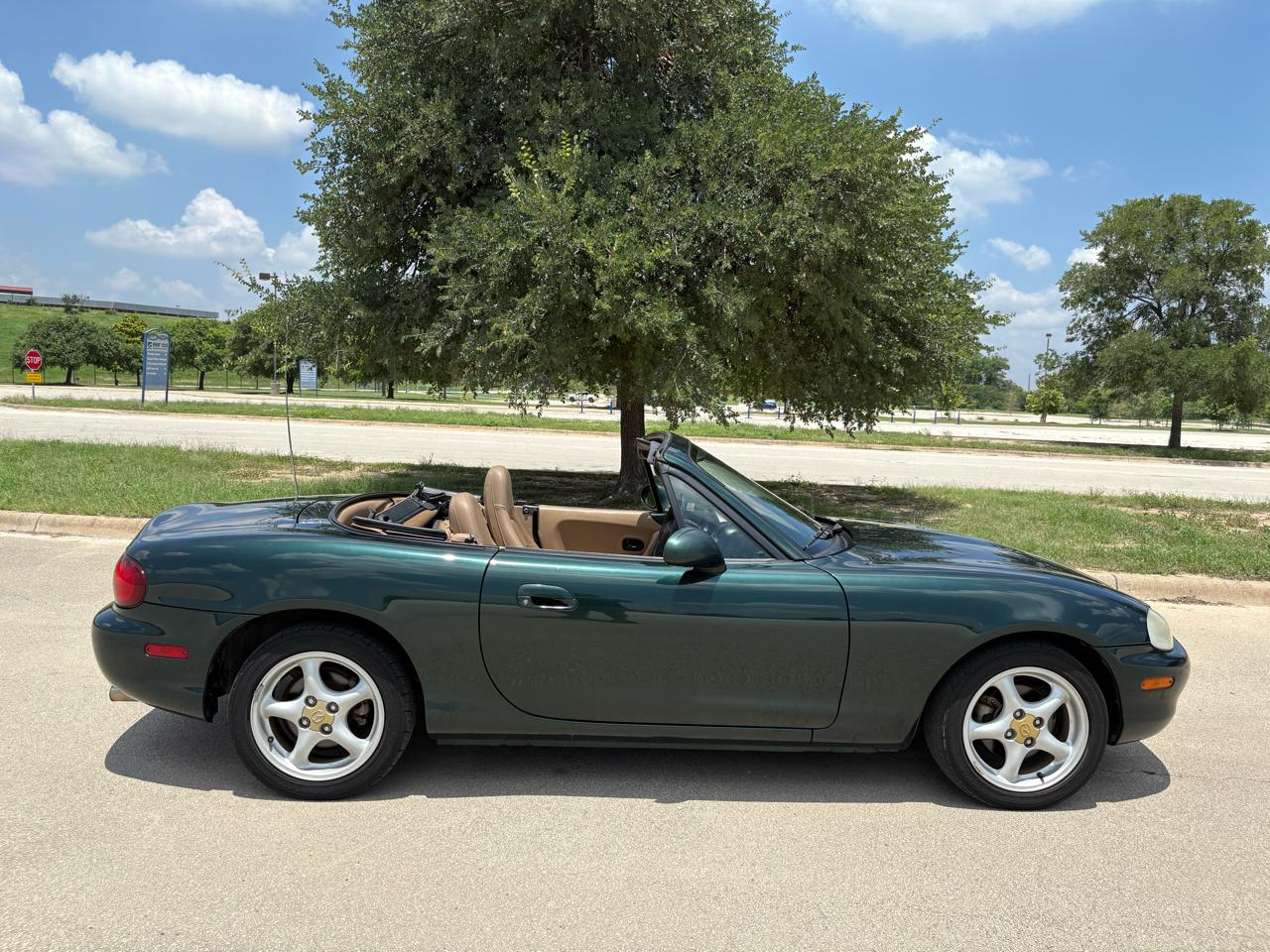 Mazda MX-5 Miata 2dr Convertible 1999
