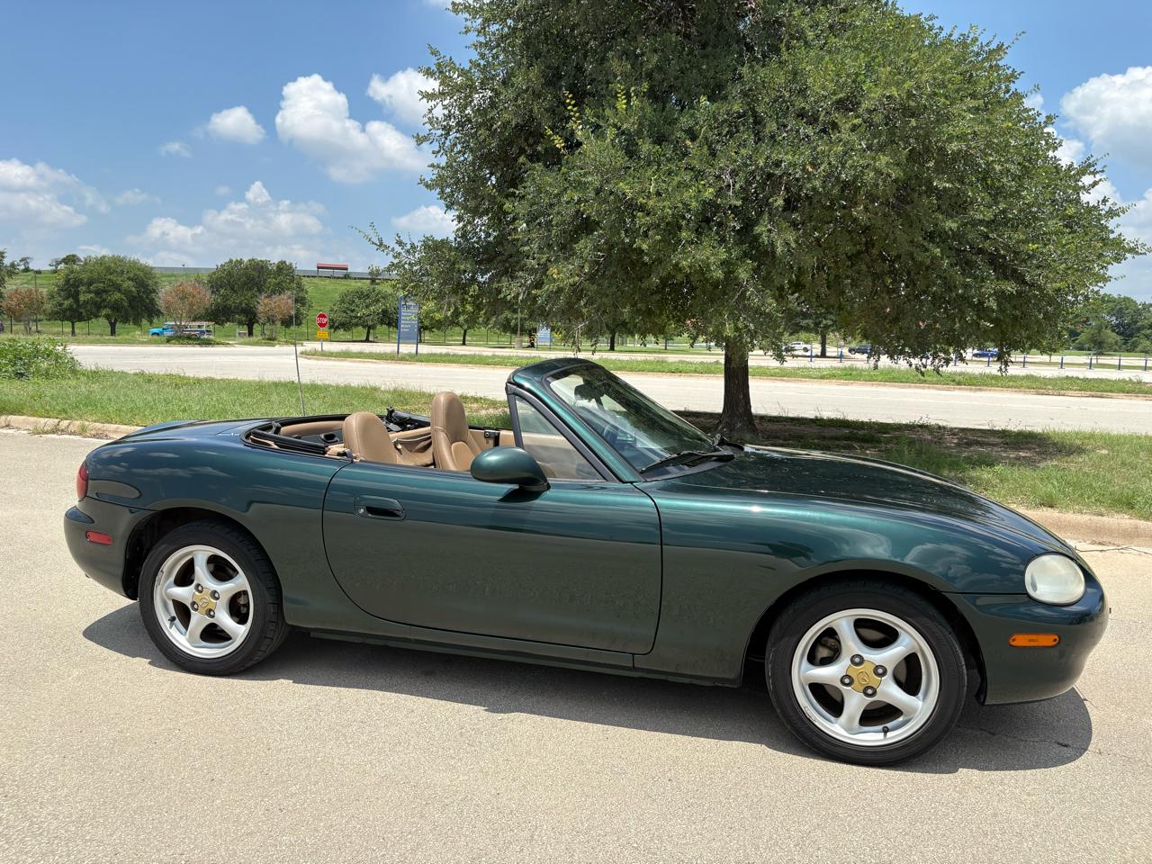 Mazda MX-5 Miata 2dr Convertible 1999