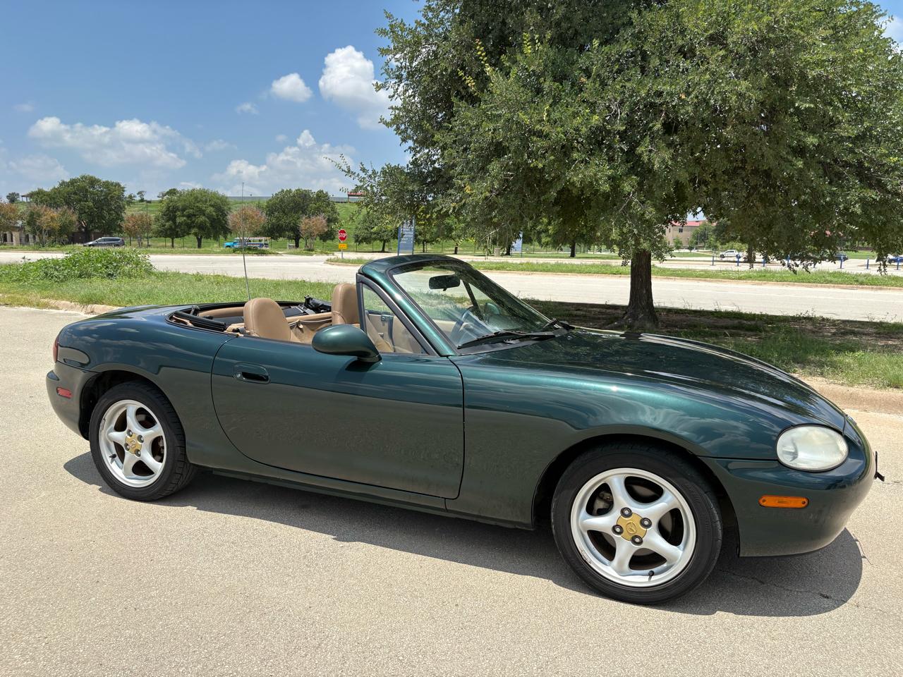 Mazda MX-5 Miata 2dr Convertible 1999