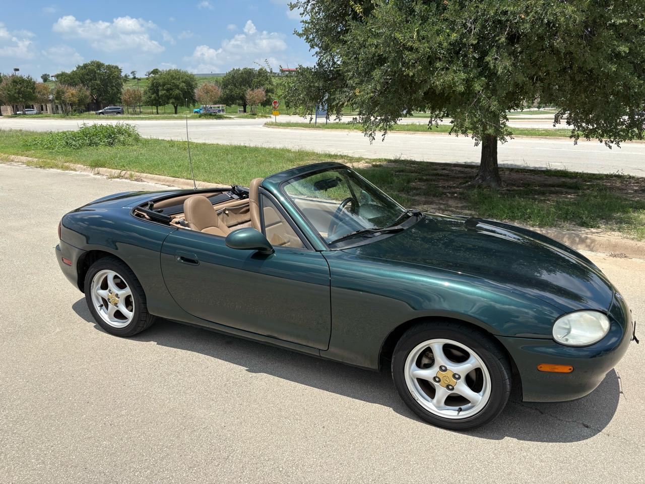 Mazda MX-5 Miata 2dr Convertible 1999