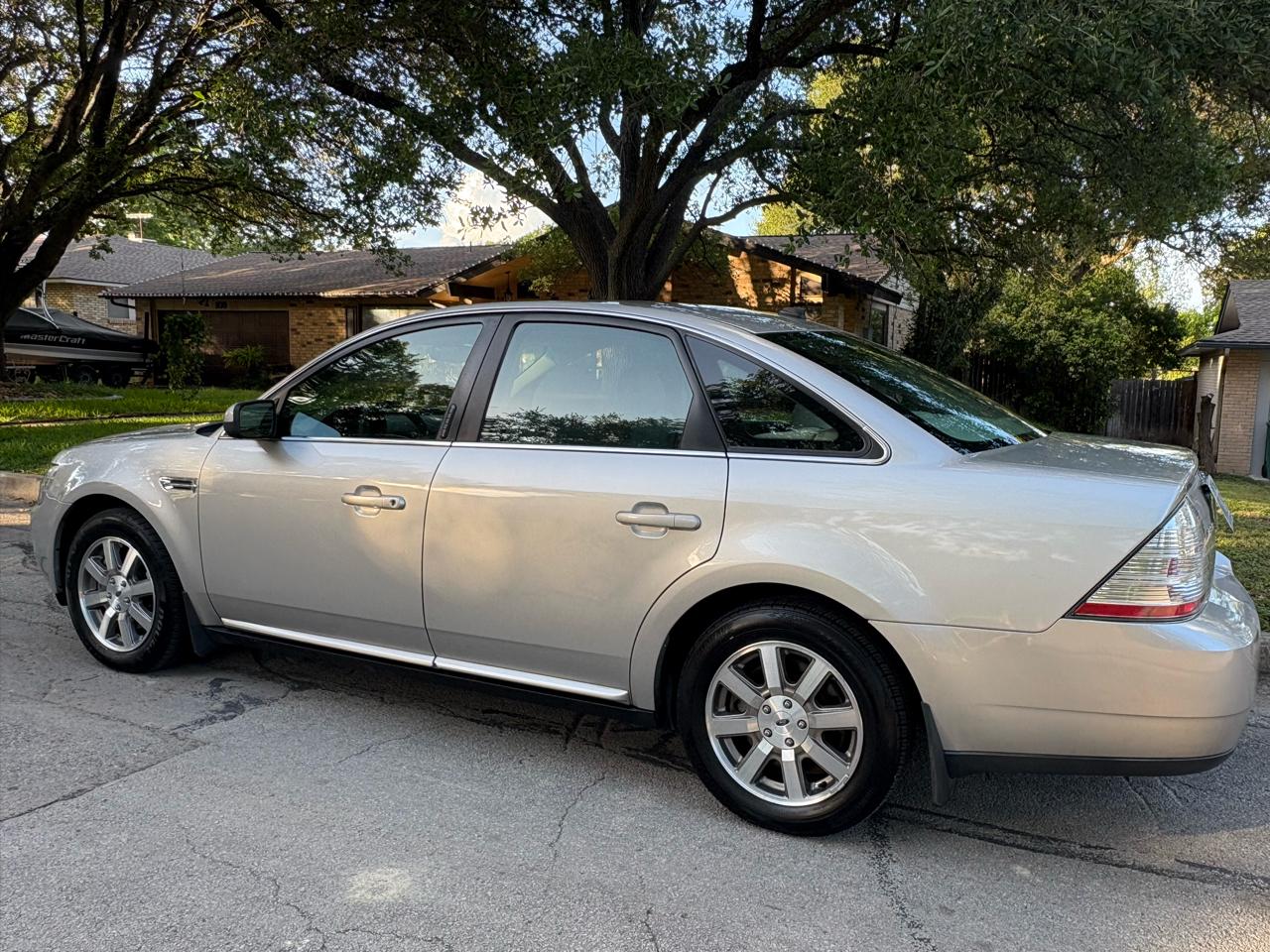 Ford Taurus 4dr Sdn SEL FWD 2008