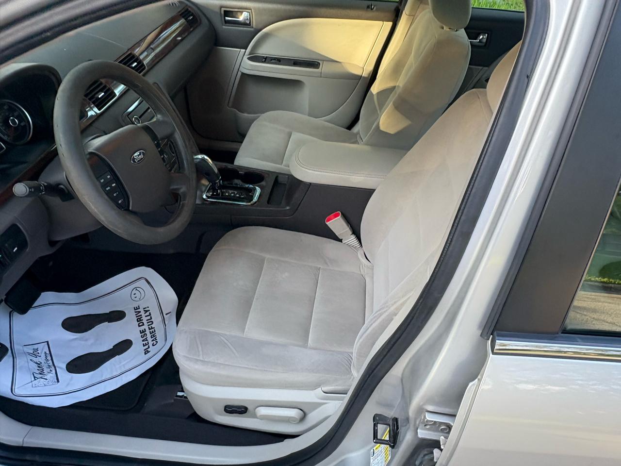 Ford Taurus 4dr Sdn SEL FWD 2008