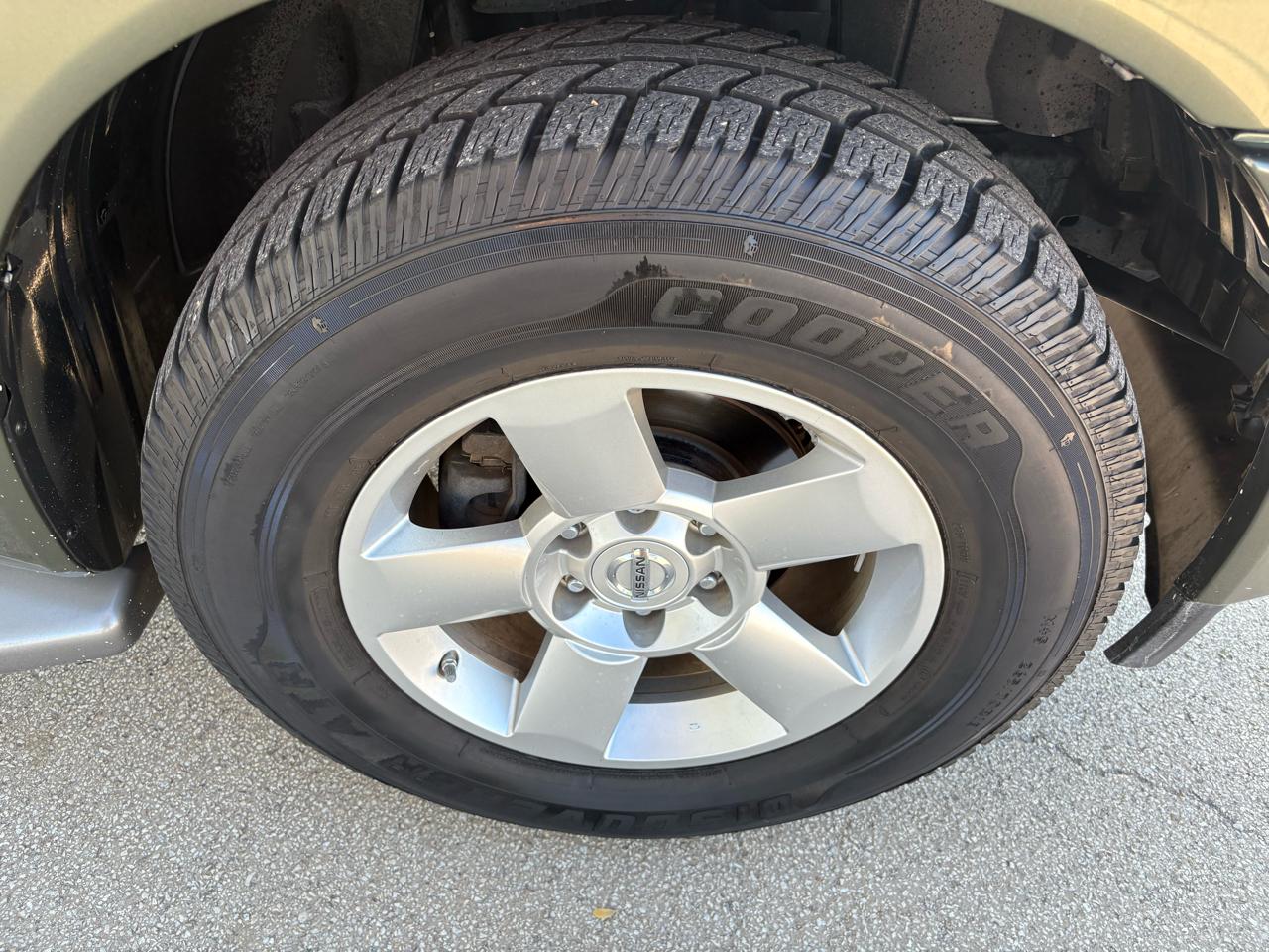 Nissan Armada 2WD 4dr SE 2004