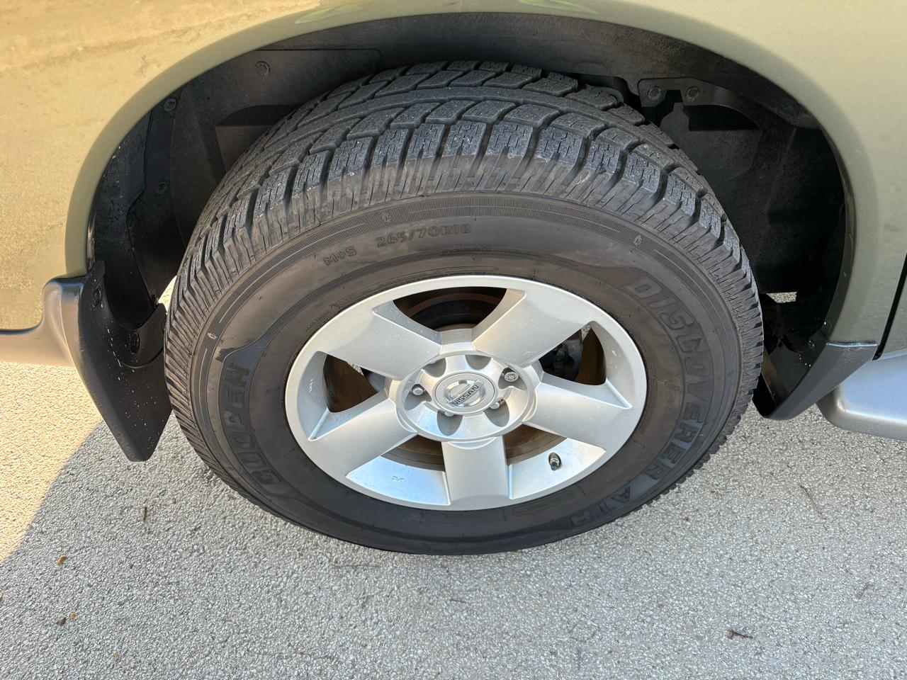 Nissan Armada 2WD 4dr SE 2004