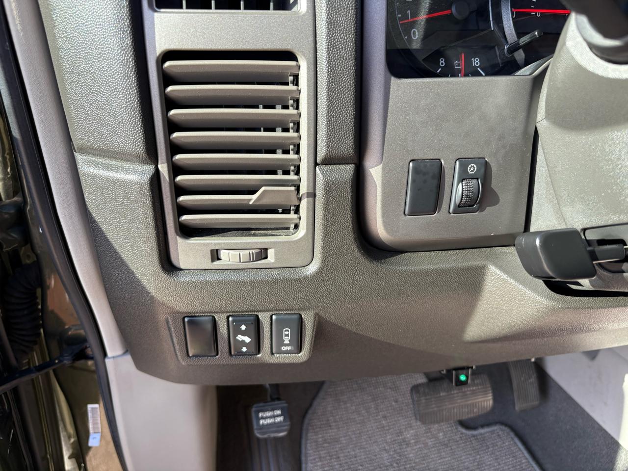 Nissan Armada 2WD 4dr SE 2004