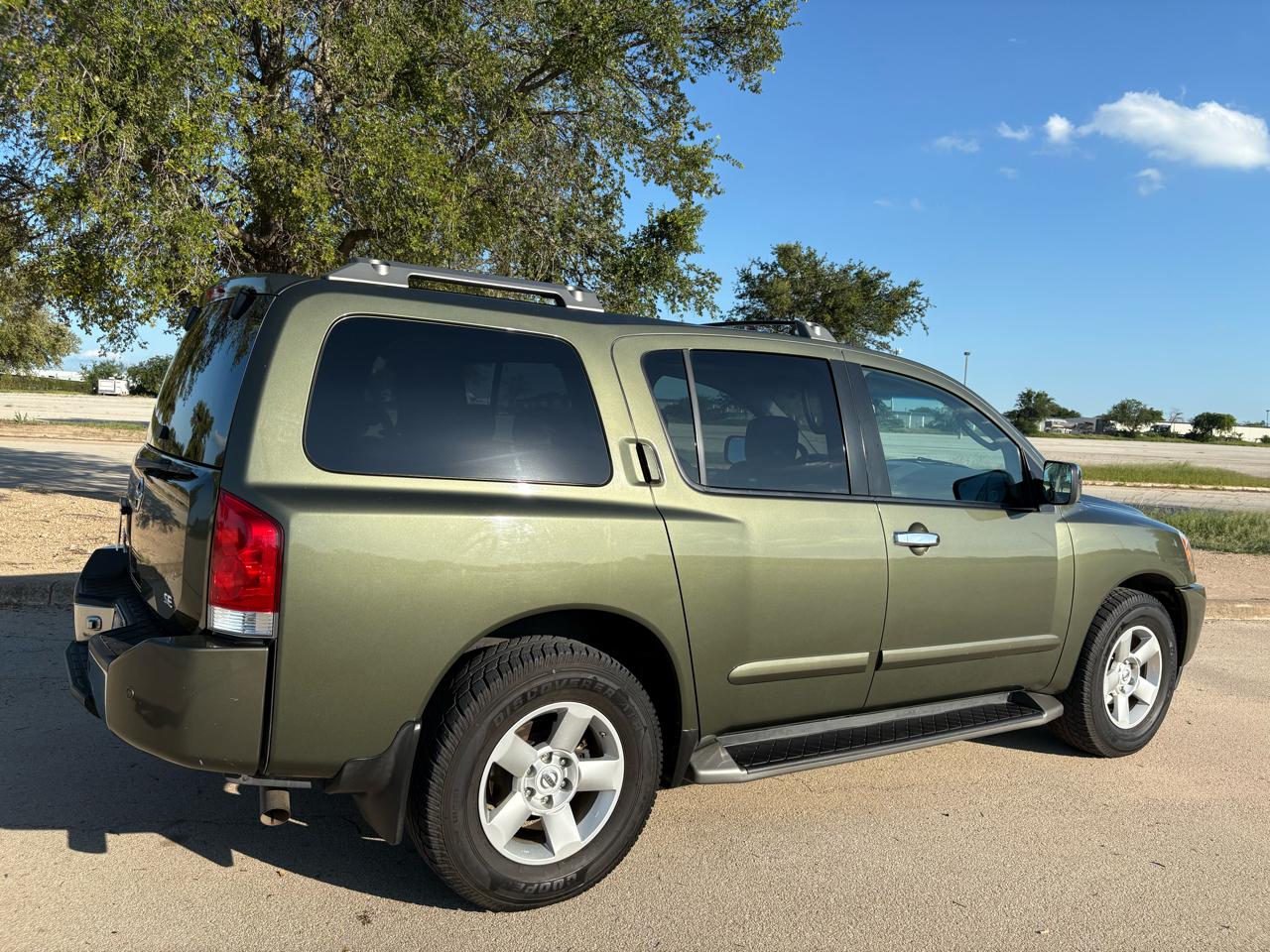 Nissan Armada 2WD 4dr SE 2004