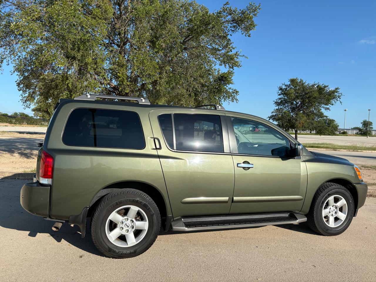 Nissan Armada 2WD 4dr SE 2004