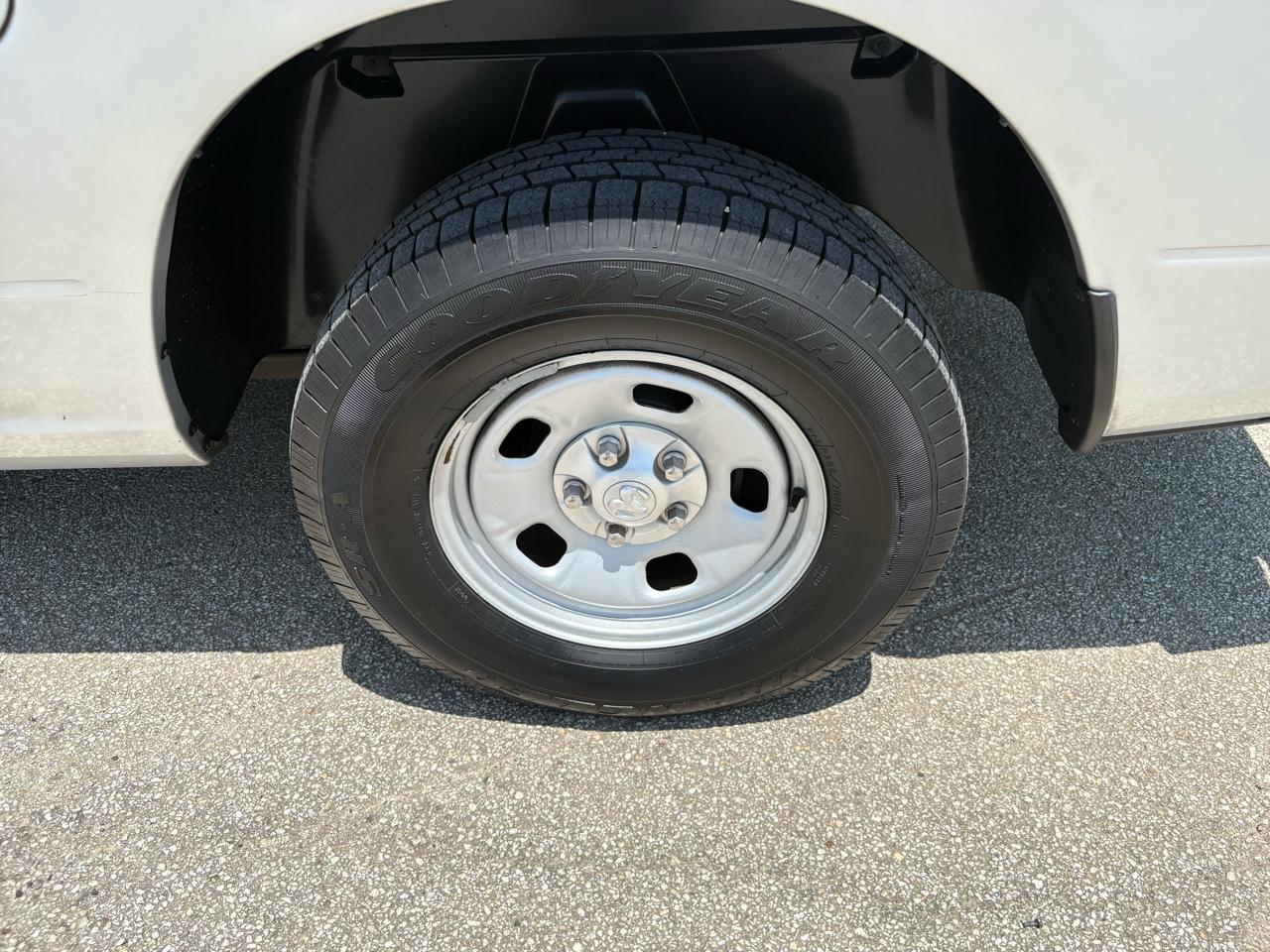 RAM 1500 2WD Reg Cab 140.5" Tradesman 2014