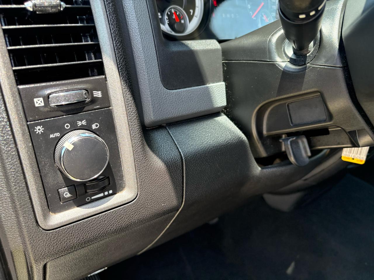 RAM 1500 2WD Reg Cab 140.5" Tradesman 2014