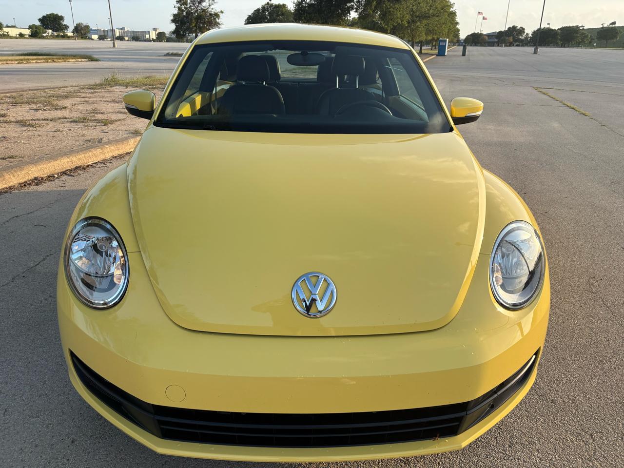 Volkswagen Beetle 2dr Cpe Auto 2.5L PZEV 2012