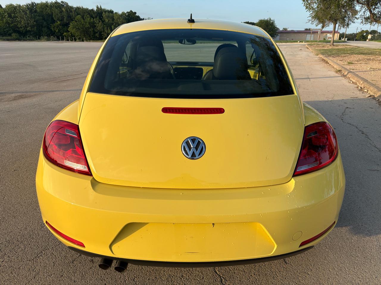 Volkswagen Beetle 2dr Cpe Auto 2.5L PZEV 2012