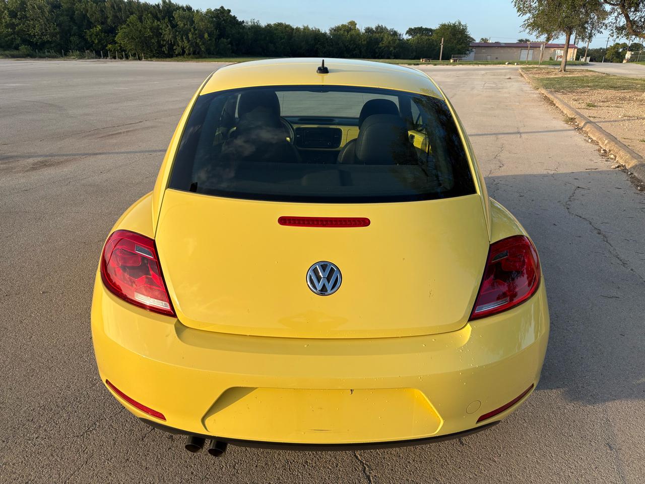 Volkswagen Beetle 2dr Cpe Auto 2.5L PZEV 2012