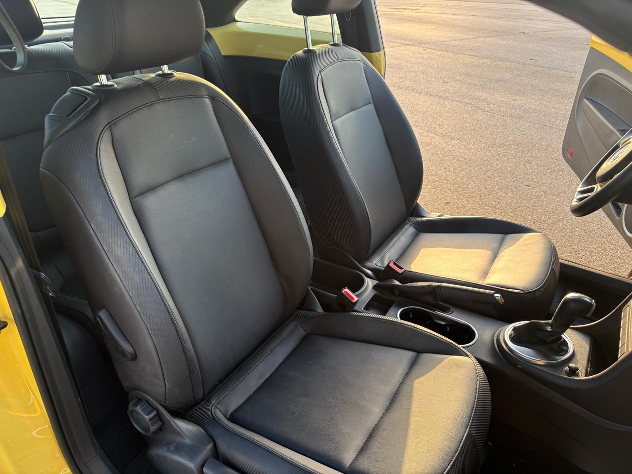 Volkswagen Beetle 2dr Cpe Auto 2.5L PZEV 2012