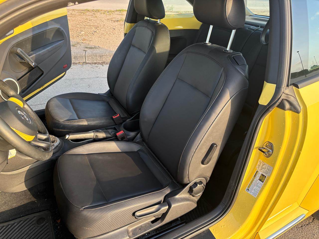 Volkswagen Beetle 2dr Cpe Auto 2.5L PZEV 2012