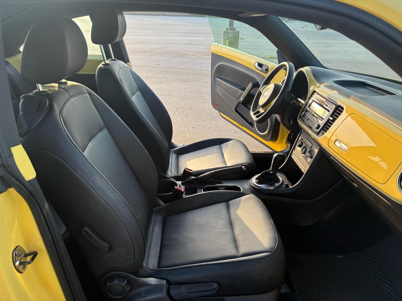 Volkswagen Beetle 2dr Cpe Auto 2.5L PZEV 2012