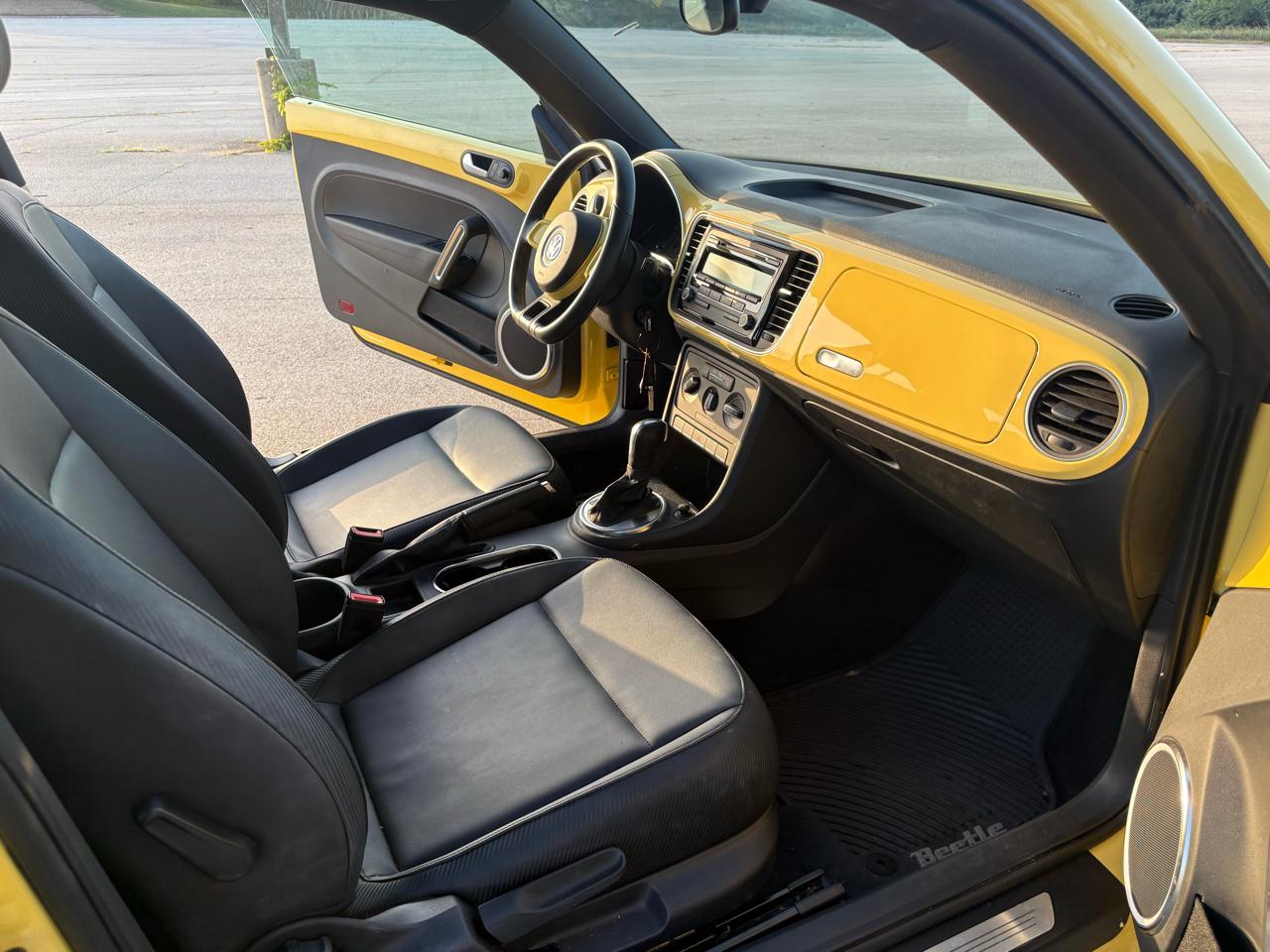 Volkswagen Beetle 2dr Cpe Auto 2.5L PZEV 2012