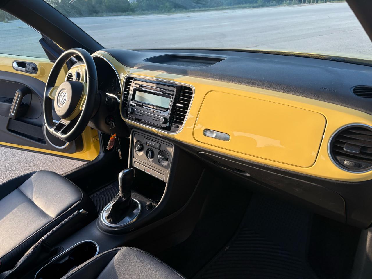 Volkswagen Beetle 2dr Cpe Auto 2.5L PZEV 2012