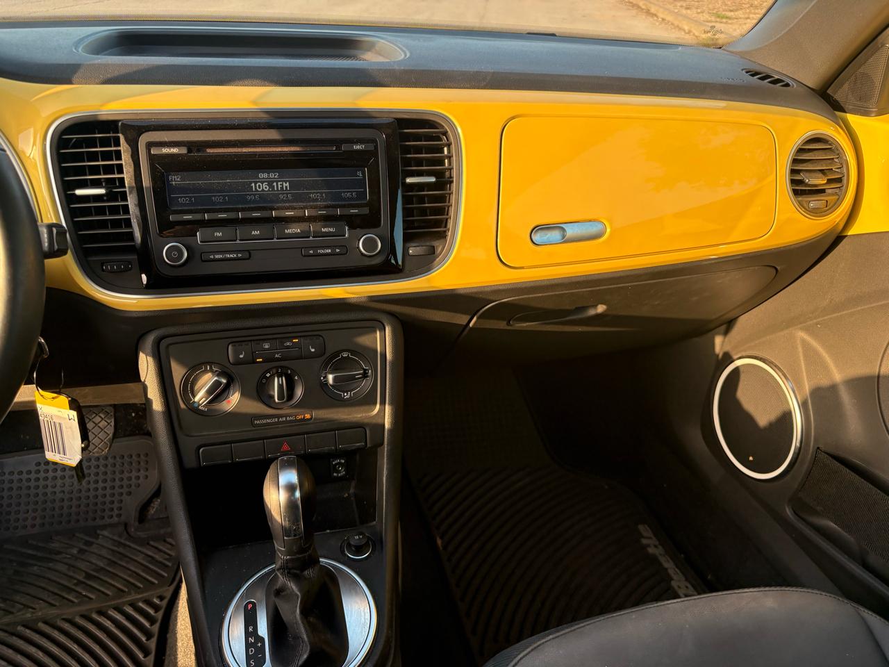 Volkswagen Beetle 2dr Cpe Auto 2.5L PZEV 2012