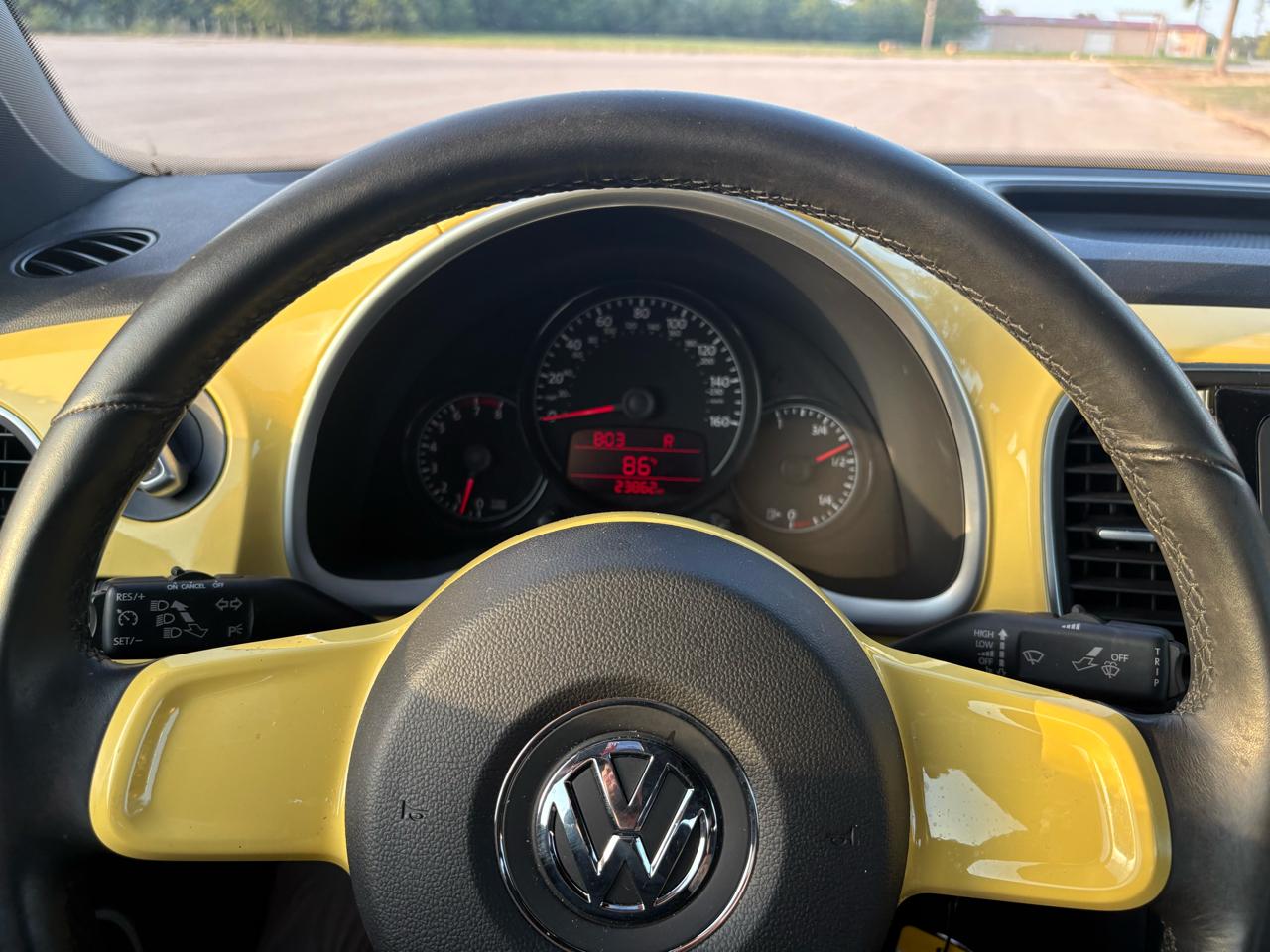 Volkswagen Beetle 2dr Cpe Auto 2.5L PZEV 2012