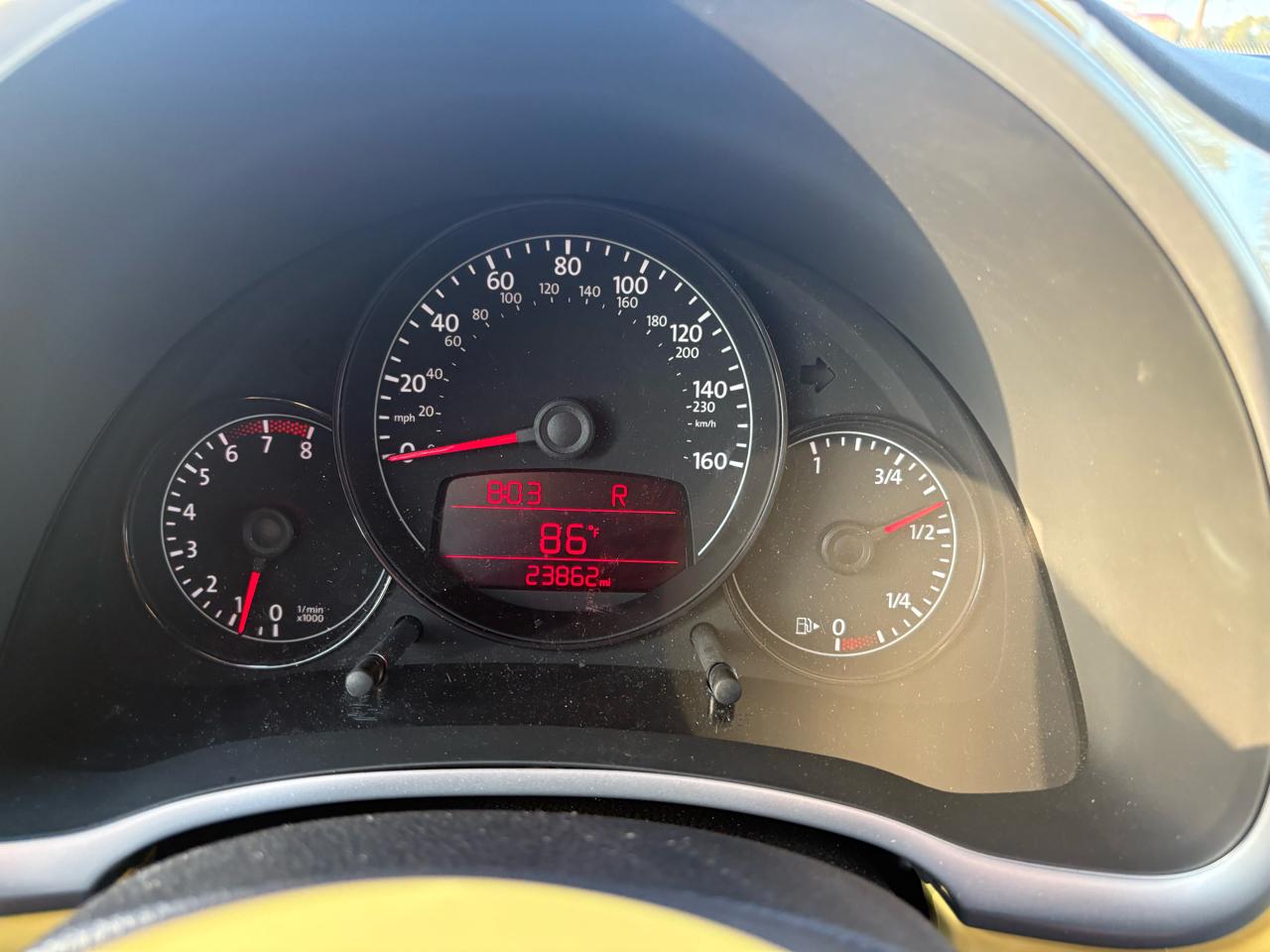 Volkswagen Beetle 2dr Cpe Auto 2.5L PZEV 2012