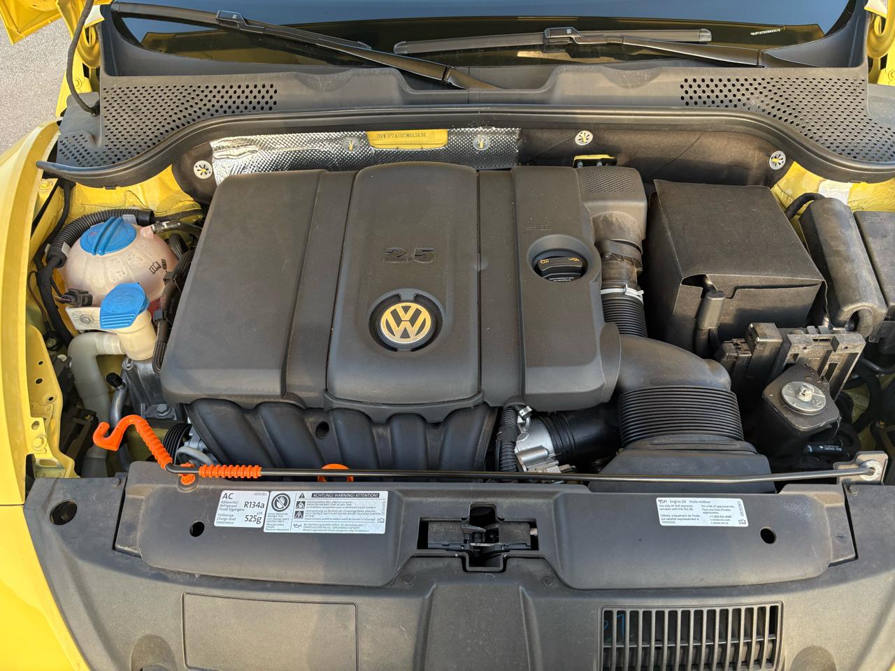 Volkswagen Beetle 2dr Cpe Auto 2.5L PZEV 2012