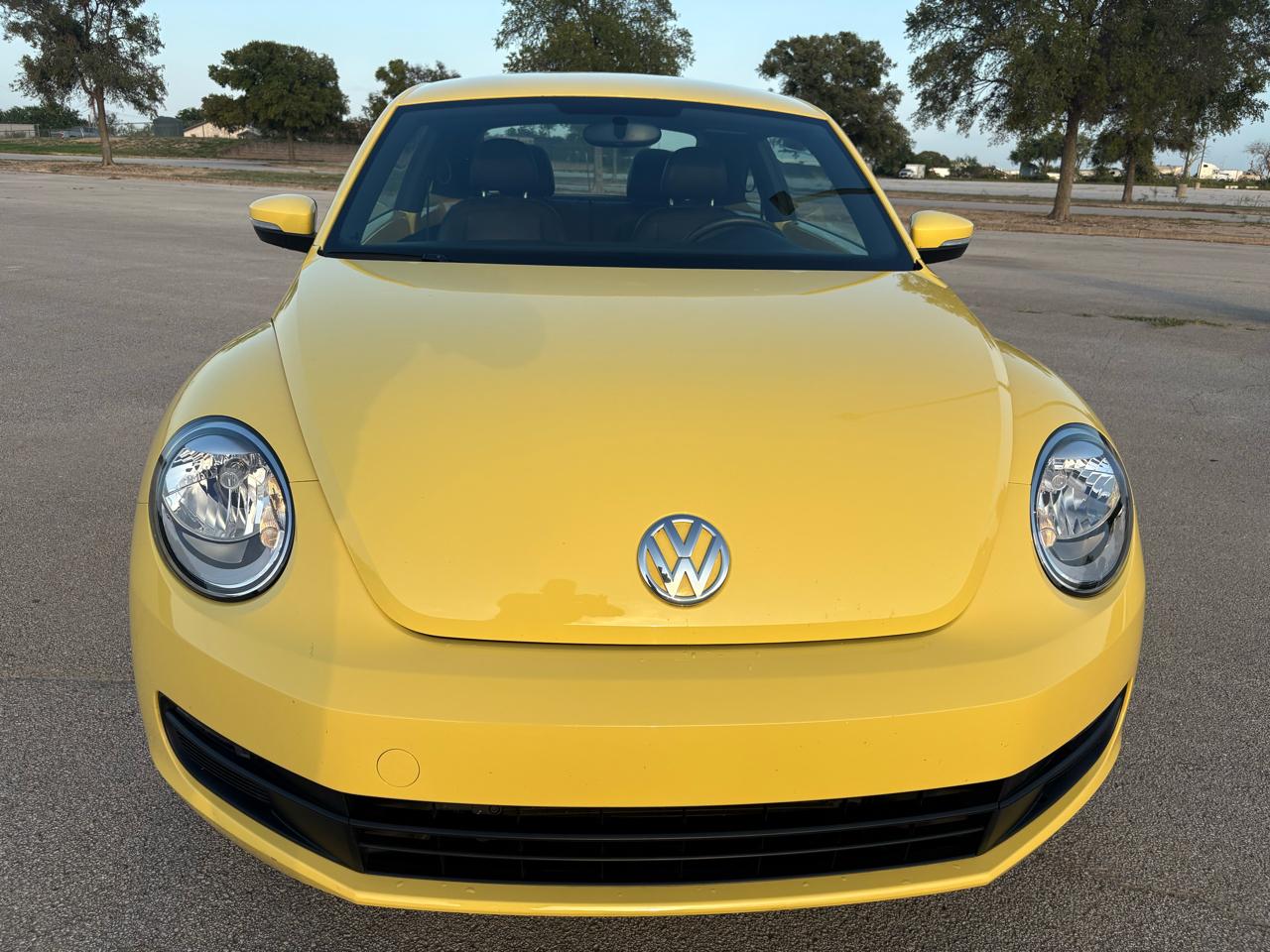 Volkswagen Beetle 2dr Cpe Auto 2.5L PZEV 2012