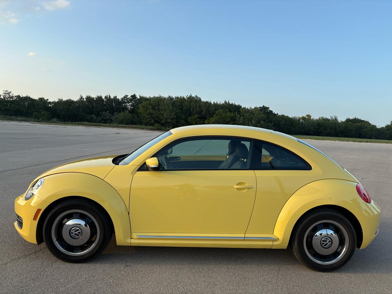 Volkswagen Beetle 2dr Cpe Auto 2.5L PZEV 2012