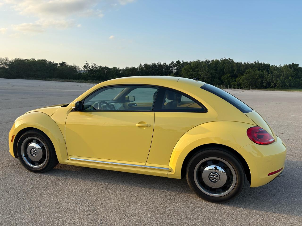 Volkswagen Beetle 2dr Cpe Auto 2.5L PZEV 2012