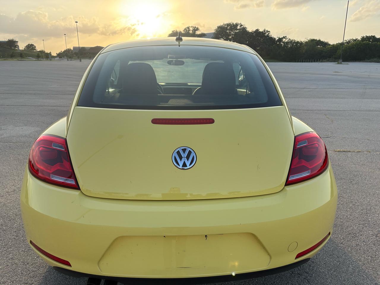 Volkswagen Beetle 2dr Cpe Auto 2.5L PZEV 2012