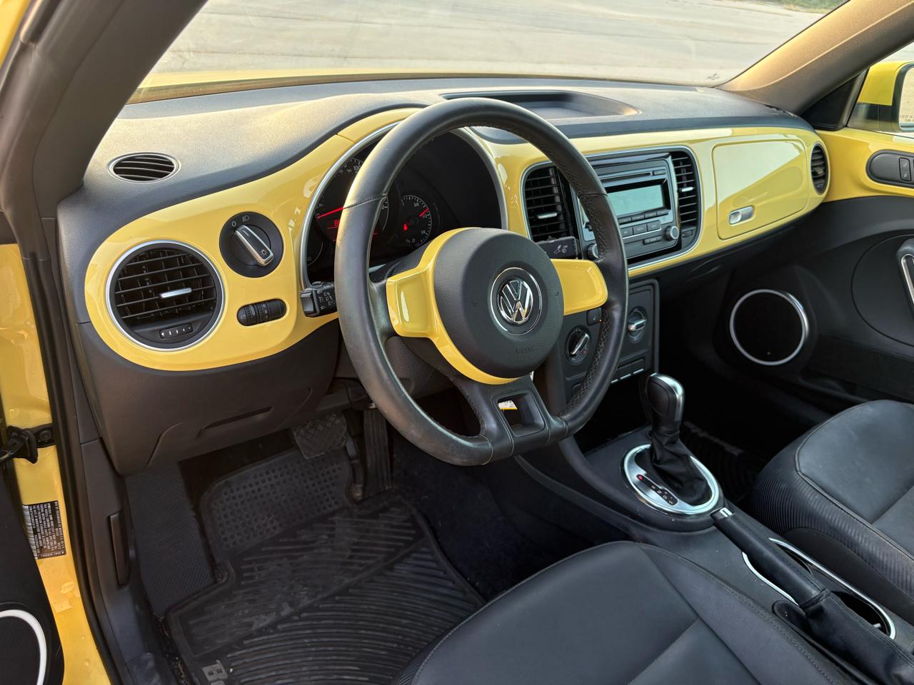 Volkswagen Beetle 2dr Cpe Auto 2.5L PZEV 2012