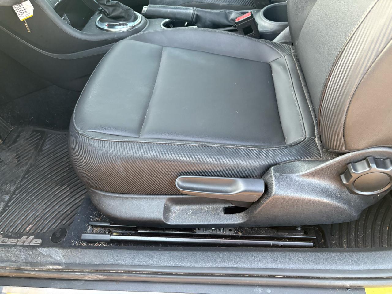 Volkswagen Beetle 2dr Cpe Auto 2.5L PZEV 2012