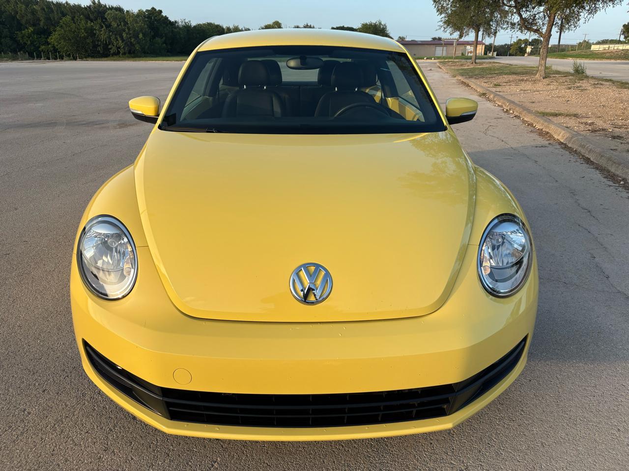 Volkswagen Beetle 2dr Cpe Auto 2.5L PZEV 2012