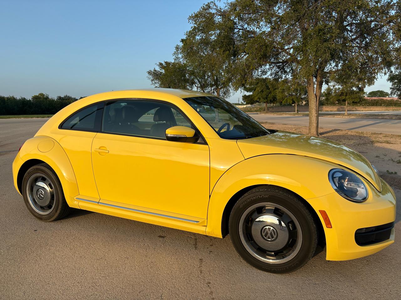 Volkswagen Beetle 2dr Cpe Auto 2.5L PZEV 2012
