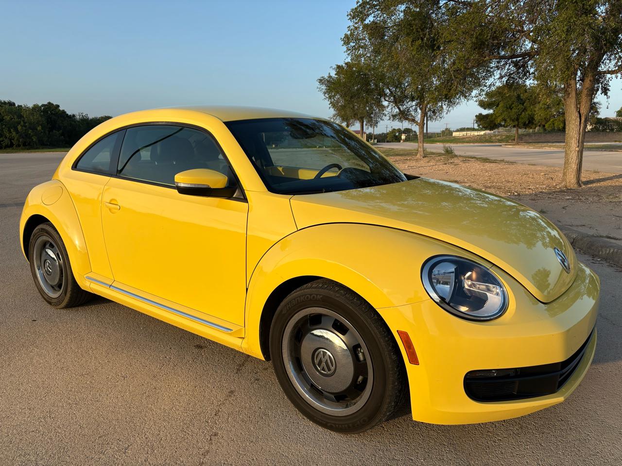Volkswagen Beetle 2dr Cpe Auto 2.5L PZEV 2012