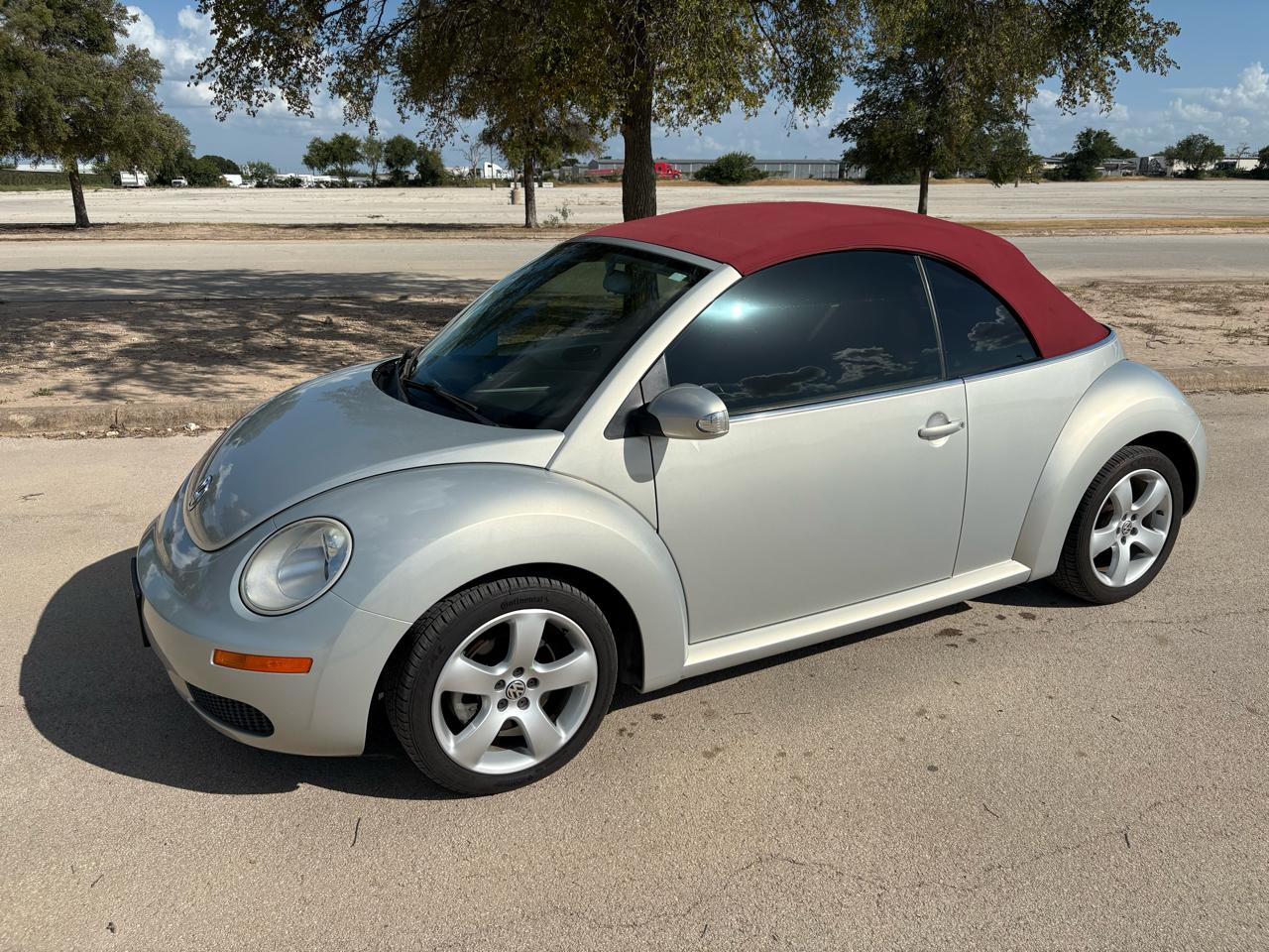 Volkswagen New Beetle Convertible  2009