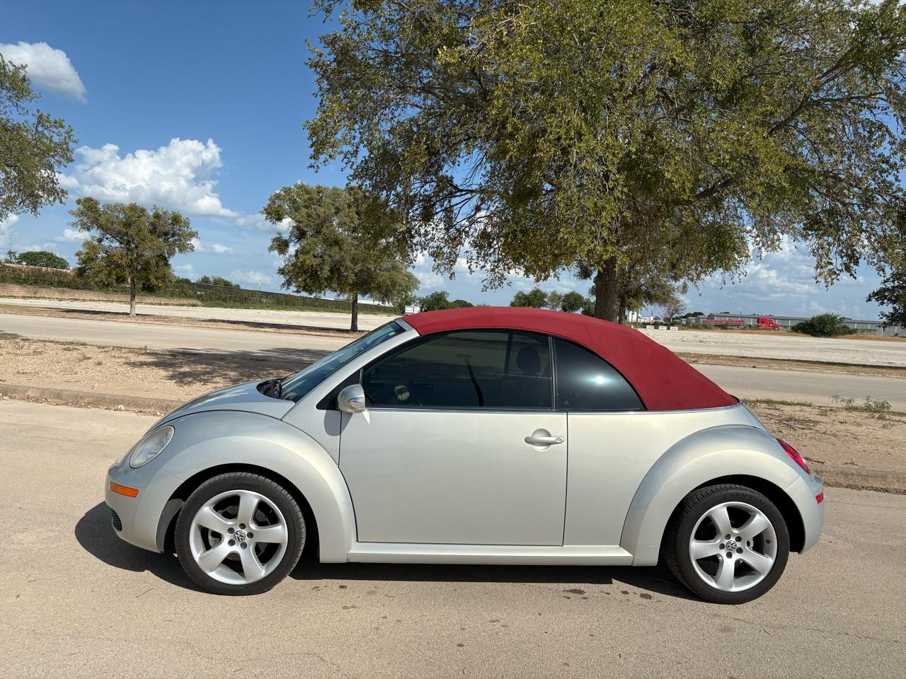 Volkswagen New Beetle Convertible  2009