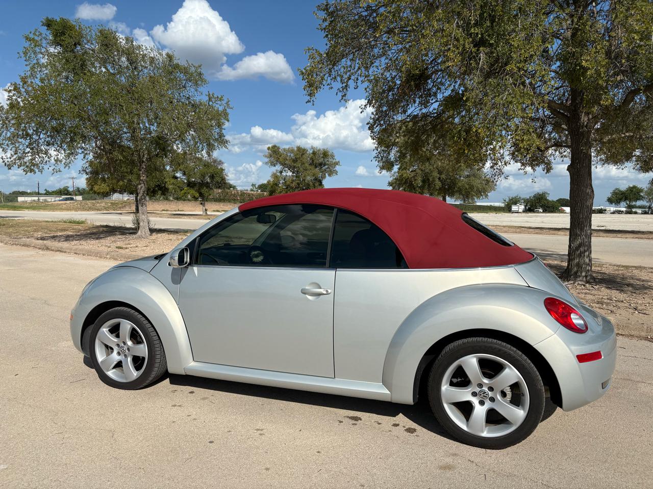 Volkswagen New Beetle Convertible  2009