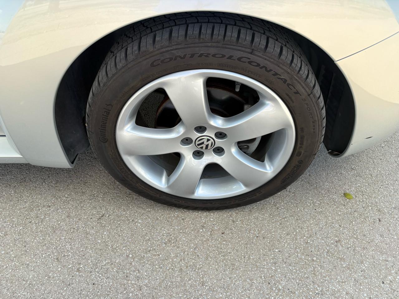 Volkswagen New Beetle Convertible  2009