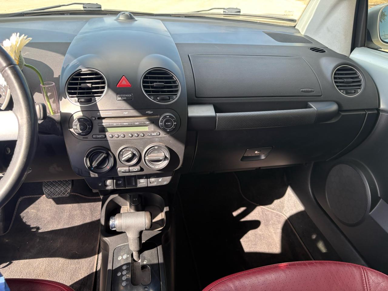 Volkswagen New Beetle Convertible  2009