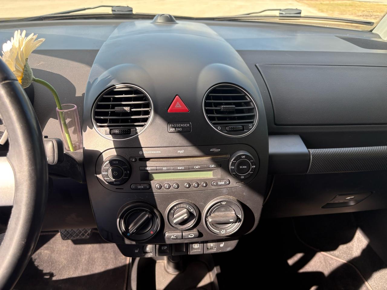 Volkswagen New Beetle Convertible  2009