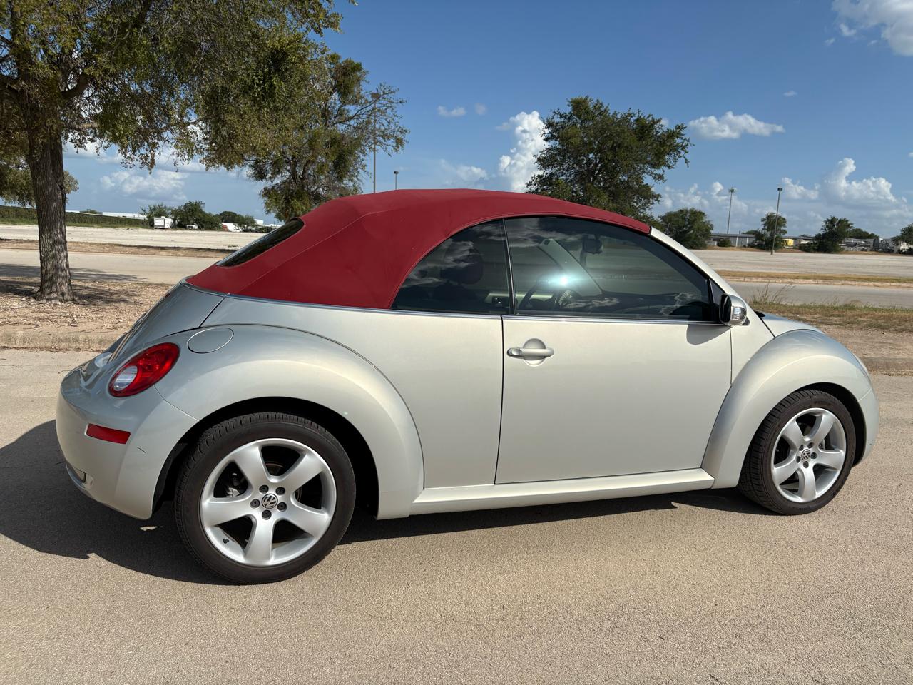Volkswagen New Beetle Convertible  2009