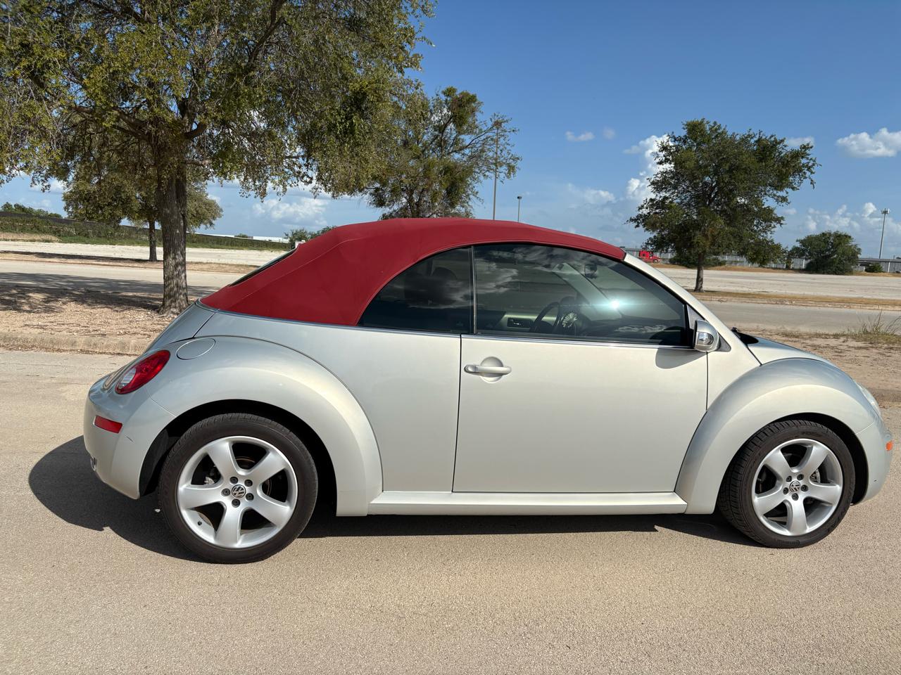 Volkswagen New Beetle Convertible  2009