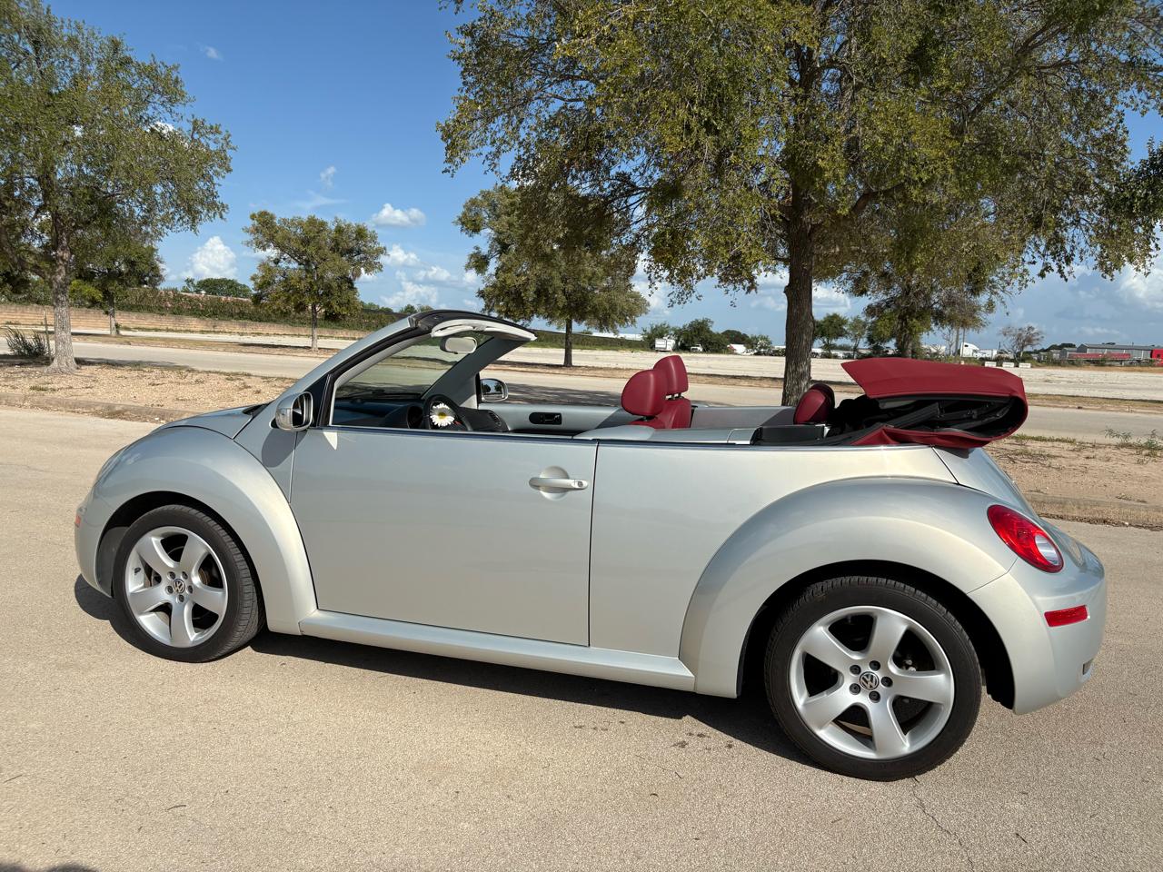 Volkswagen New Beetle Convertible  2009